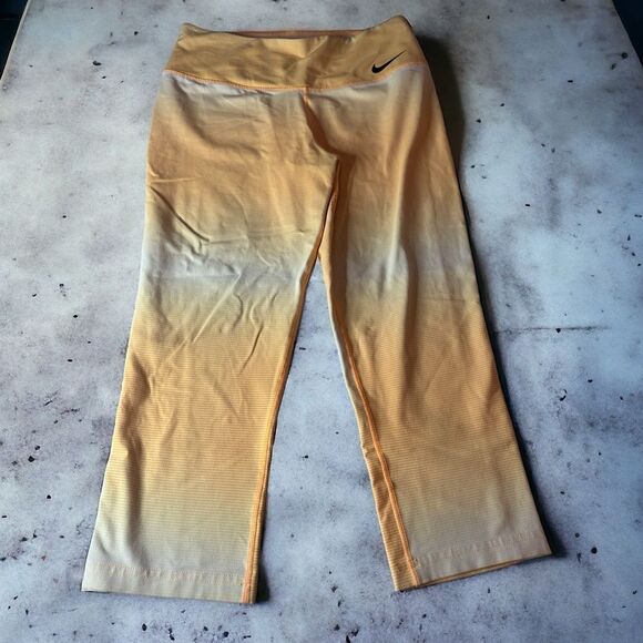 Nike Dri-Fit Cropped Legging (Medium) - Picture 1 of 5